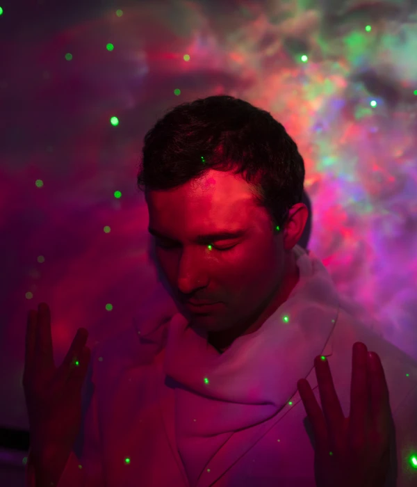 drug-detox-man-white-shirt-pink-nal-page